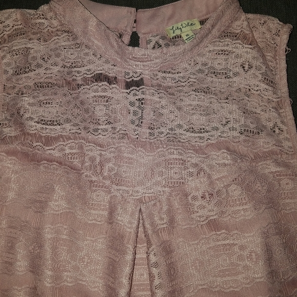 Sleeveless High neck lace Blouse - Picture 2 of 5